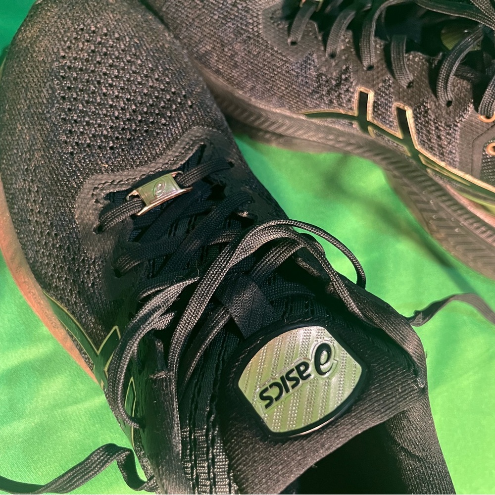 Well loved ASICS - Picture 4 of 5
